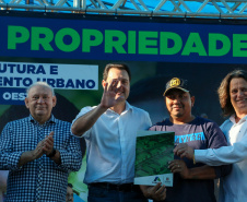 	Governador regulariza casa de 231 famílias e libera R$ 7,2 milhões em recursos em Santa Tereza do Oeste