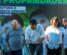  	Governador regulariza casa de 231 famílias e libera R$ 7,2 milhões em recursos em Santa Tereza do Oeste