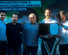  	Governador regulariza casa de 231 famílias e libera R$ 7,2 milhões em recursos em Santa Tereza do Oeste