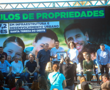  	Governador regulariza casa de 231 famílias e libera R$ 7,2 milhões em recursos em Santa Tereza do Oeste