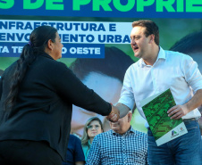  	Governador regulariza casa de 231 famílias e libera R$ 7,2 milhões em recursos em Santa Tereza do Oeste