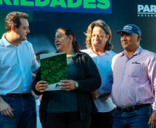  	Governador regulariza casa de 231 famílias e libera R$ 7,2 milhões em recursos em Santa Tereza do Oeste