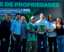  	Governador regulariza casa de 231 famílias e libera R$ 7,2 milhões em recursos em Santa Tereza do Oeste