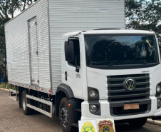 BPFron e PF apreendem cigarros contrabandeados e embarcação em Marechal Cândido Rondon
