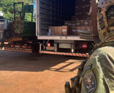 BPFron e PF apreendem cigarros contrabandeados e embarcação em Marechal Cândido Rondon