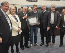 Deputados fazem homenagem ao trabalho de pesquisa e inovação do IDR-Paraná