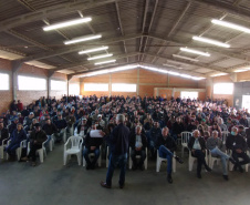 Seminário sobre fruticultura reúne 500 produtores na Lapa