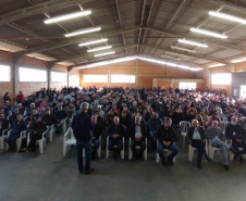 Seminário sobre fruticultura reúne 500 produtores na Lapa