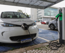 Carregamento de carro elétrico no Palácio Iguaçu