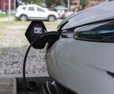 Carregamento de carro elétrico no Palácio Iguaçu