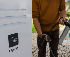 Carregamento de carro elétrico no Palácio Iguaçu