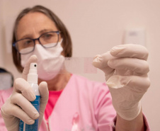 Outubro Rosa: ambulatório do HU-UEPG realiza coleta de preventivo em servidoras