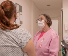 Outubro Rosa: ambulatório do HU-UEPG realiza coleta de preventivo em servidoras