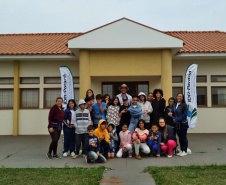 Polo de Pesquisa e Inovação do IDR-Paraná, em Paranavaí, recebe visitas de estudantes -