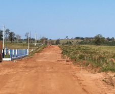 Trecho não pavimentado de rodovia em Loanda recebe serviços de conservação