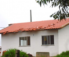 Moradores de Califórnia têm até o dia 2 de dezembro para se inscreverem no processo seletivo de 65 novas moradias do Governo do Estado em construção na cidade, na região do Vale do Ivaí. A obra do conjunto habitacional está próxima dos 80% de conclusão, em um projeto que recebeu cerca de R$ 5,8 milhões de investimento do programa Casa Fácil Paraná. (Foto: Cohapar). 