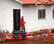 Moradores de Califórnia têm até o dia 2 de dezembro para se inscreverem no processo seletivo de 65 novas moradias do Governo do Estado em construção na cidade, na região do Vale do Ivaí. A obra do conjunto habitacional está próxima dos 80% de conclusão, em um projeto que recebeu cerca de R$ 5,8 milhões de investimento do programa Casa Fácil Paraná. (Foto: Cohapar). 