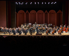 O maestro Roberto Tibiriçá assume como diretor musical e regente titular a Orquestra Sinfônica do Paraná (OSP) -