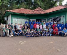   Voluntários limpam e preservam Rio Cascavel