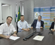 Fomento Paraná e Compagas estudam abertura de mercado para gás natural e biometano