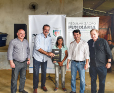 Governo do Estado entrega 94 títulos de domínio e matrículas em Ivaí, nos Campos Gerais