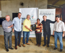 Governo do Estado entrega 94 títulos de domínio e matrículas em Ivaí, nos Campos Gerais