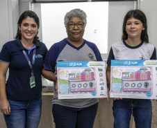  Alunos da rede estadual de ensino de Paranaguá e Antonina são premiados por desenhos e frases sobre o porto