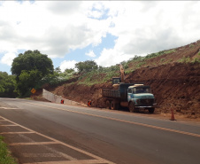 bloqueios na obra da passarela do Santuário São Miguel Arcanjo, em Bandeirantes.