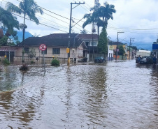Com mais chuvas no verão alertas da Defesa Civil ajudam a se preparar e se proteger