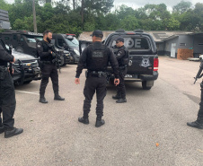 Policiais penais cumprem mandados de prisão durante Operação de Fiscalização da Divisão de Monitoração Eletrônica