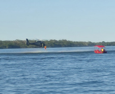 Guarda-vidas do Corpo de Bombeiros realizam treinamento com aeronaves em Porto Rico, no Noroeste