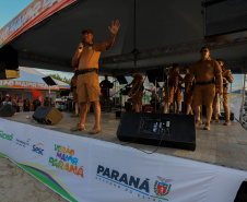 Banda da Policia Militar se apresenta em Guaratuba. - Foto:Ari Dias/AEN