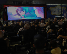 Após estreia animada em Guaratuba, Cinema na Praça segue para Matinhos