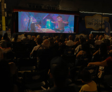 Após estreia animada em Guaratuba, Cinema na Praça segue para Matinhos