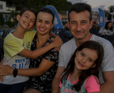 Após estreia animada em Guaratuba, Cinema na Praça segue para Matinhos