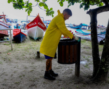 Estado reforça limpeza e coleta de lixo na Ilha do Mel durante a alta temporada
