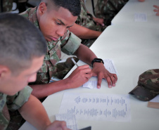 2º dia do "Mutirão Força de Trabalho Militar" oferece vagas em empresas da Região Norte de Curitiba