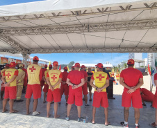 Corpo De Bombeiros forma novos Guarda-Vidas Civil durante o Verão Maior Paraná