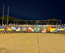  equipe paranaense que integra a Força Nacional no combate aos incêndios no Chile. Sargento do Corpo de Bombeiros Natanael Ronerson Kovalski e soldado da Polícia Militar Geovane Lins Mota dos Santos
