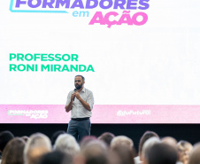 Professor Roni Miranda, secretário da Educação, palestrou na abertura do evento e também participou de oficinas