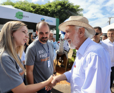 Darci Piana exalta importância da agroindústria do Paraná durante visita à ExpoUmuarama