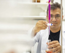 Projeto desenvolvido na UEM aumenta a produção de etanol com o bagaço da cana-de-açúcar