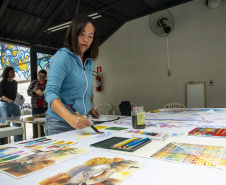 Arte sem fronteiras: aquarelista japonesa assume residência artística no Museu Alfredo Andersen