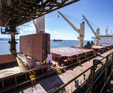 Abril começa com alta expectativa para embarque de granéis para exportação pelo Porto de Paranaguá