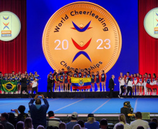 Paranaense conquista segundo lugar no mundial de cheerleading, em Orlando