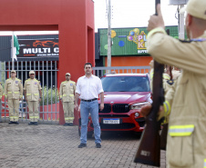 Com um investimento de R$ 8,5 milhões do Governo do Estado, foi inaugurada a nova sede do 1° Subgrupamento de Bombeiros Independente (SGBI) de Ivaiporã nesta quinta-feira (04), data que também marca o Dia Internacional do Bombeiro. O evento contou com a presença do governador Carlos Massa Ratinho Junior, que também anunciou a conclusão da nova Estação de Tratamento de Esgoto da Sanepar na cidade, além de uma série de novos investimentos que beneficiam toda a região do Vale do Ivaí.