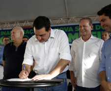 Com um investimento de R$ 8,5 milhões do Governo do Estado, foi inaugurada a nova sede do 1° Subgrupamento de Bombeiros Independente (SGBI) de Ivaiporã nesta quinta-feira (04), data que também marca o Dia Internacional do Bombeiro. O evento contou com a presença do governador Carlos Massa Ratinho Junior, que também anunciou a conclusão da nova Estação de Tratamento de Esgoto da Sanepar na cidade, além de uma série de novos investimentos que beneficiam toda a região do Vale do Ivaí.