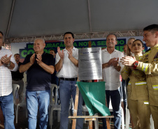 Com um investimento de R$ 8,5 milhões do Governo do Estado, foi inaugurada a nova sede do 1° Subgrupamento de Bombeiros Independente (SGBI) de Ivaiporã nesta quinta-feira (04), data que também marca o Dia Internacional do Bombeiro. O evento contou com a presença do governador Carlos Massa Ratinho Junior, que também anunciou a conclusão da nova Estação de Tratamento de Esgoto da Sanepar na cidade, além de uma série de novos investimentos que beneficiam toda a região do Vale do Ivaí.