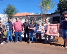 Polícia Penal doa camas e roupas pet produzidas com resíduos têxteis a abrigo de resgate de animais