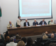 Em Curitiba, fórum debate comercialização da agroindústria e prevenção da influenza aviária